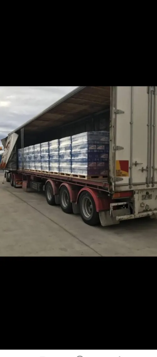 Garde meuble hangar places de stockage entreposage parking