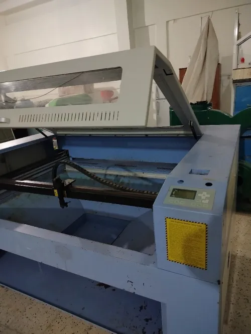 Machine laser