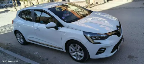 Renault clio 5 techno 2022 e-tech hyprid
