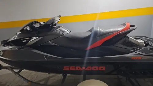 Jet ski