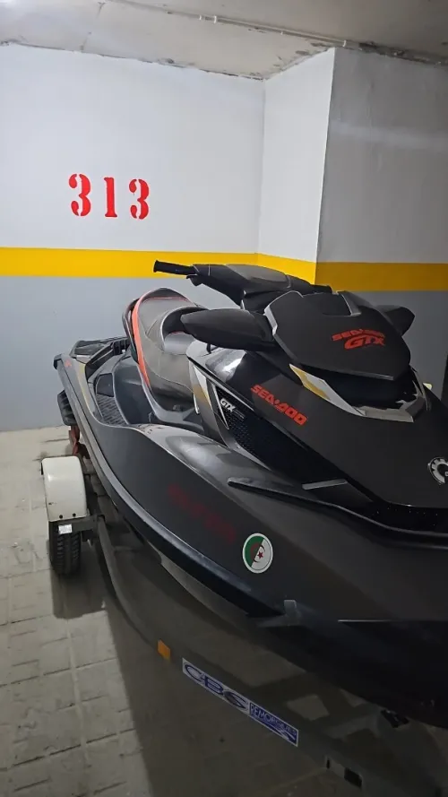 Jet ski
