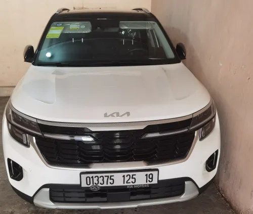 Kia Seltos 2025 Luxury black roof