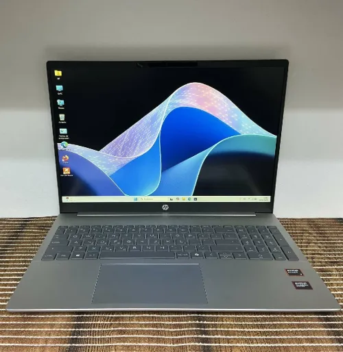 HP PAVILION 16 Ryzen7 8840U 16GB 512GB Redeon 780M