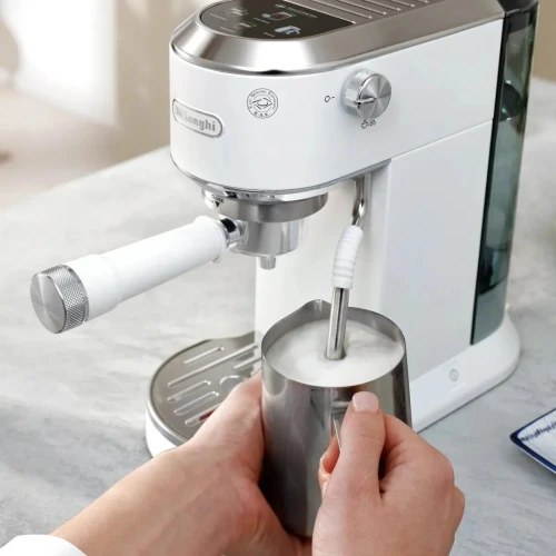 Machine à café Dedica Duo  Cold Brew - BLANC - EC890-15 bars - buse vapeur - affichage LED tactile