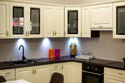 cuisine en bois naturel et MDF