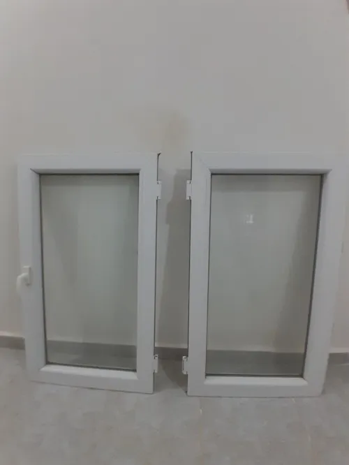 Porte d'entrée + porte placard  + ouvrant 