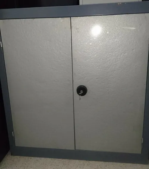 ARMOIRE MÉTALLIQUE 