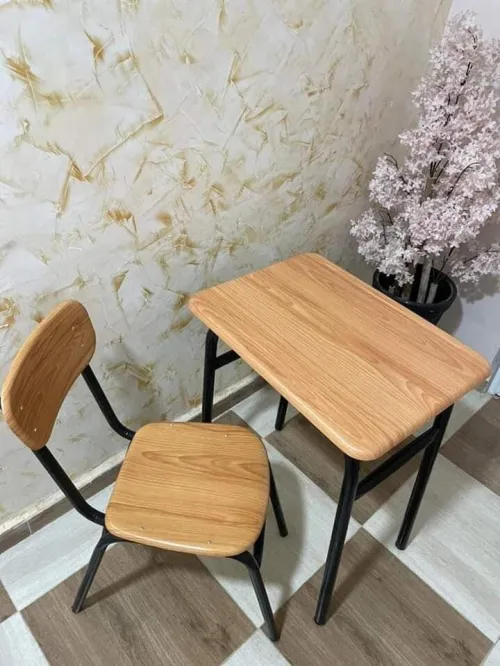 LES CHAISES SCOLAIRE