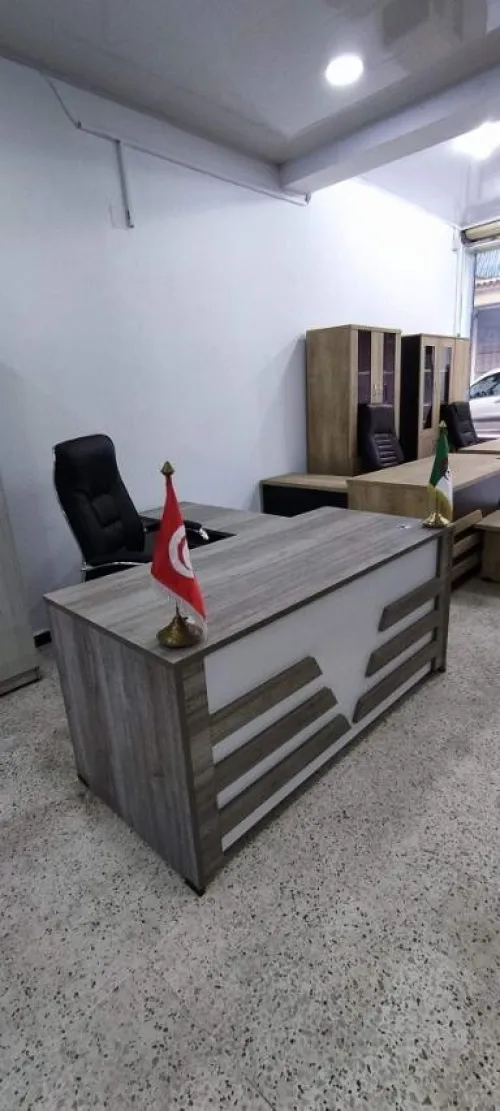 Nouvelle arrivage des bureau locale