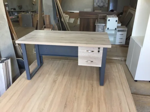 Bureau en milamine locale 