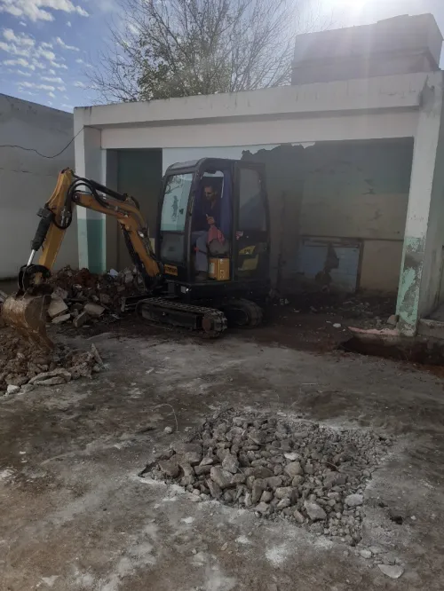 للكراء Location de Mini Pelle avec déplacement dans 58 wilayas Nous mettons à votre disposition une mini pelle avec chauffeur expérimenté, idéale pour tous vos travaux.