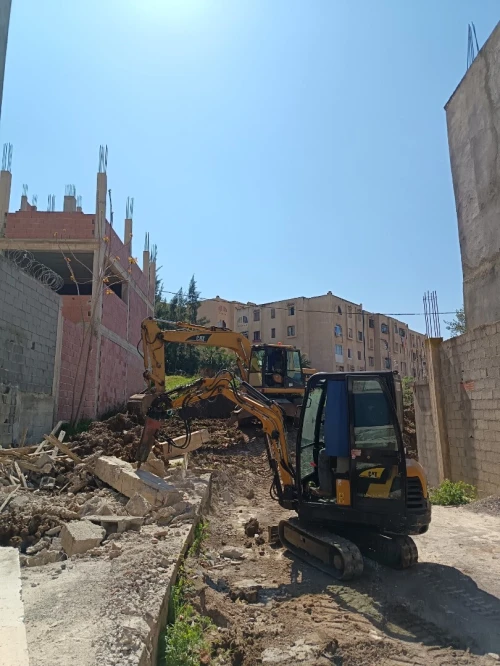 للكراء Location de Mini Pelle avec déplacement dans 58 wilayas Nous mettons à votre disposition une mini pelle avec chauffeur expérimenté, idéale pour tous vos travaux.