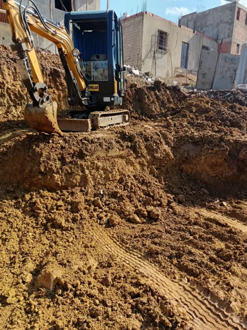 للكراء Location de Mini Pelle avec déplacement dans 58 wilayas Nous mettons à votre disposition une mini pelle avec chauffeur expérimenté, idéale pour tous vos travaux.