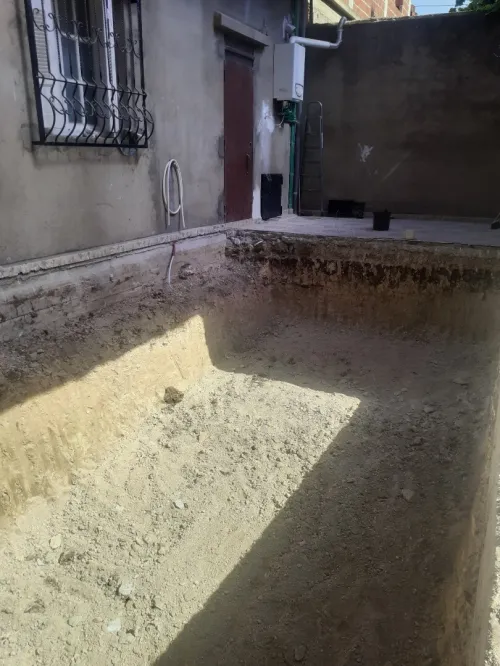 للكراء Location de Mini Pelle avec déplacement dans 58 wilayas Nous mettons à votre disposition une mini pelle avec chauffeur expérimenté, idéale pour tous vos travaux.