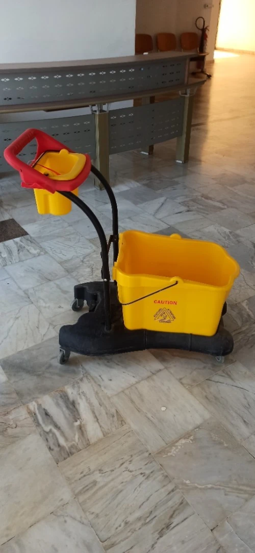 1 Chariot de ménage