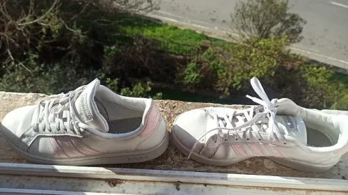 Adidas venu d'Europe 