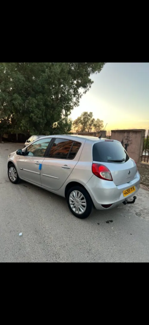 Renault Clio 3 2011 Night and Day