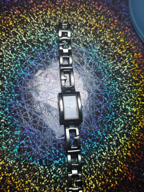 Montre GUESS femme dorée 