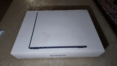 Macbook air m4 chip 16 gb/256gb 2025
