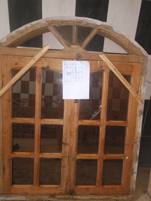 Porte fenêtre  bois roûge 