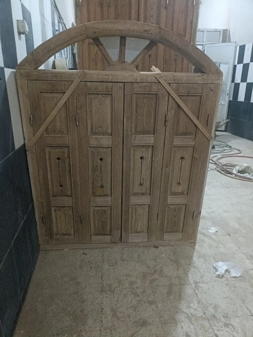 Porte fenêtre  bois roûge 
