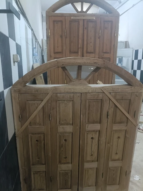 Porte fenêtre  bois roûge 