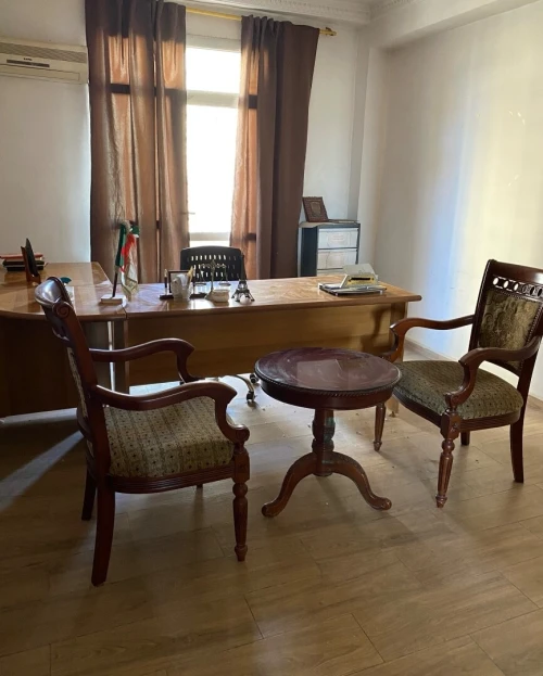 2 chaises , table ronde