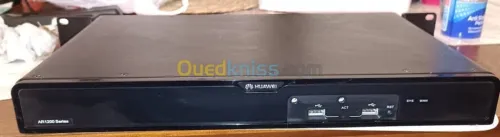  Vends Routeur Huawei AR1220 V : 2 ports Giga , 8 ports Fast ethernet 