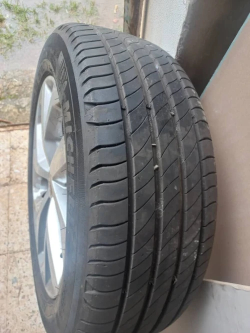Pneus Michelin 215 55 17