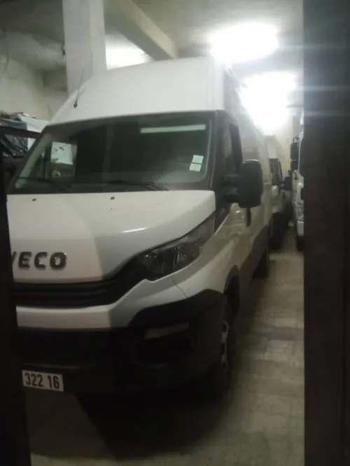 Location fourgons Iveco avec chauffeur
