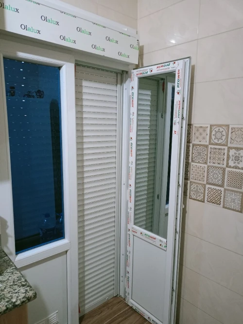 Porte balcon pvc + rideaux bon occasion