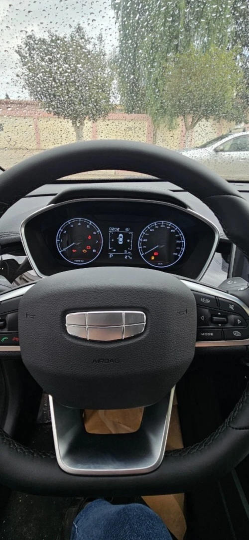 Geely Coolray 2025 