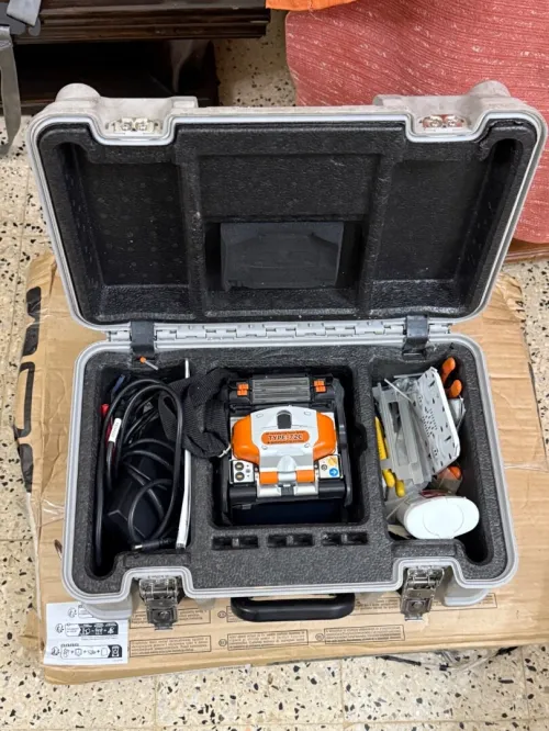 Soudeuse Fibre Optique Sumitomo T-72C + Cliveuse fibre optique automatique Sumitomo FC-8R