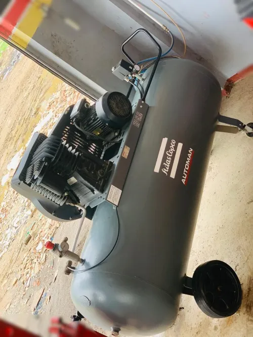 Un compresseur ATLAS COPCO HP 5.5