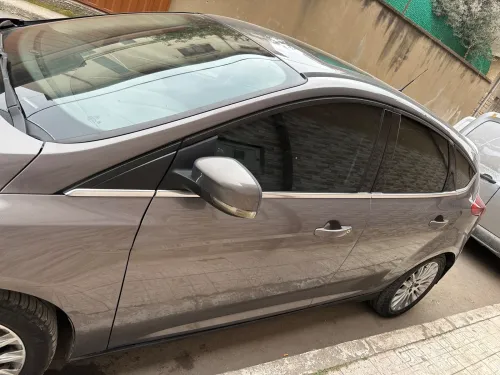 Ford Focus 4 portes 2012 Titanium