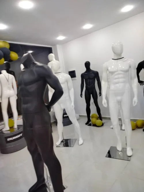 MANNEQUINS 