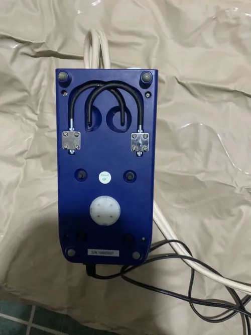 Lit orthopédique anti escarre à eau avec son moteur 