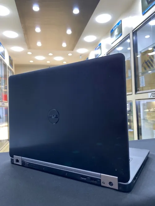 LATITUDE E5470