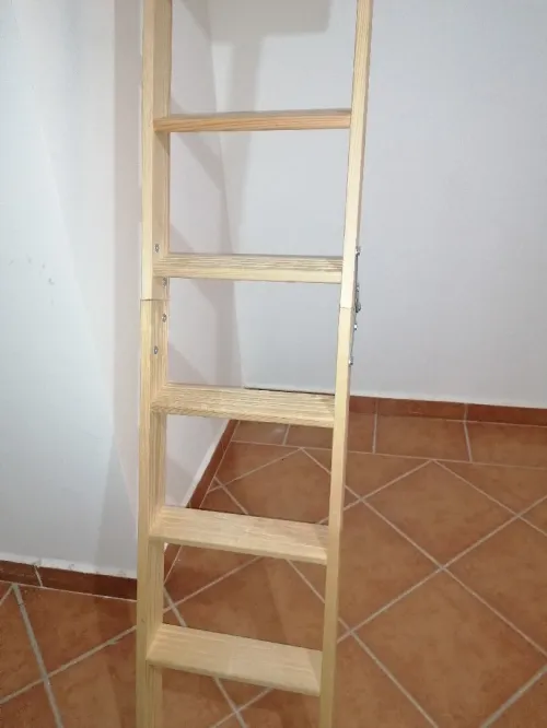 Escalier de grenier pliable en bois rouge importion