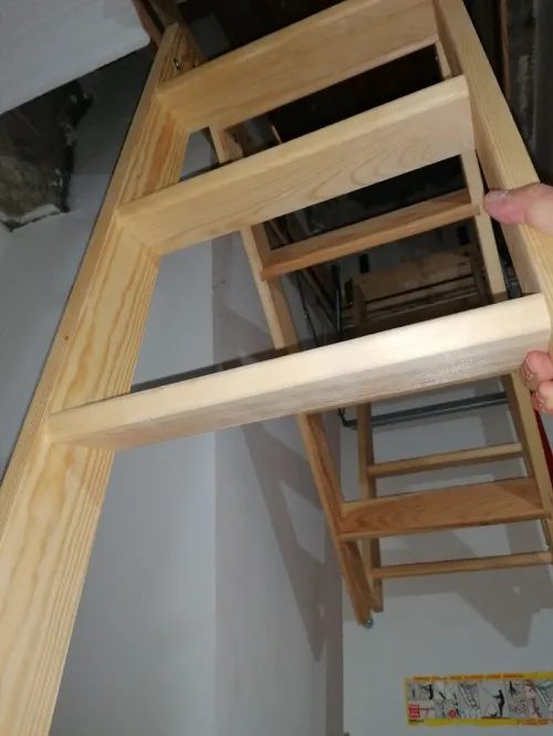 Escalier de grenier pliable en bois rouge importion