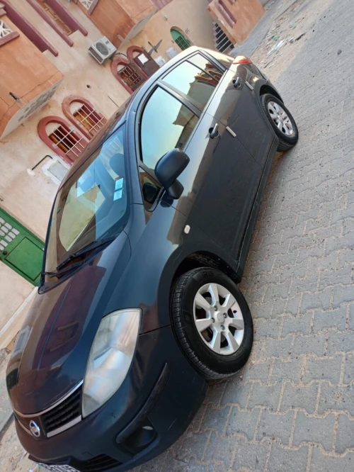 Nissan Tiida 5 portes 2010 Tiida 5 portes
