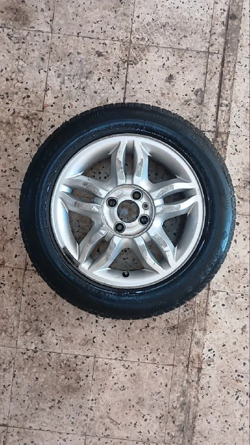 Les jantes clio faracha avec les pneus jded