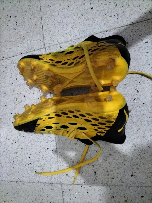 crampon puma jaune