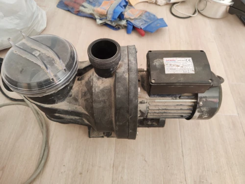 Échelle de piscine + moteur + robot de piscine 