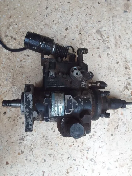 Pompe injection avec  injecteurs rétro chargeur Hidromek