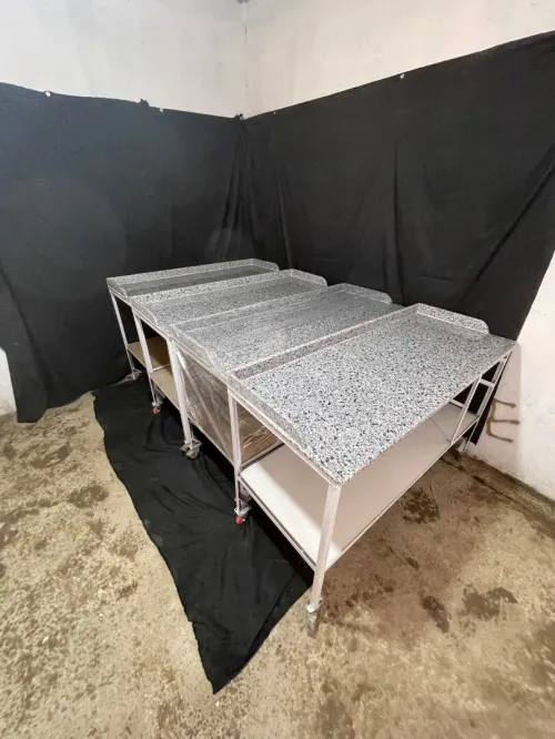 Table travaille طاولة عمل