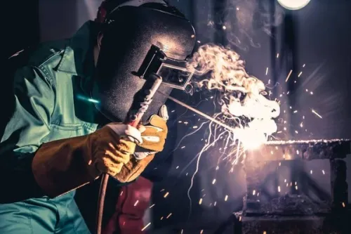 Sous-traitance en découpe laser, pliage numérique, soudage et conception métallique