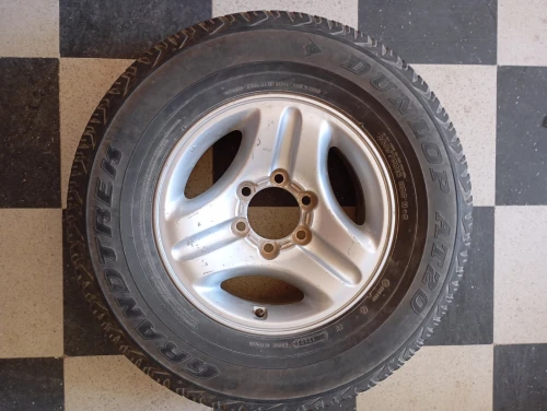 Roue avec pneu 