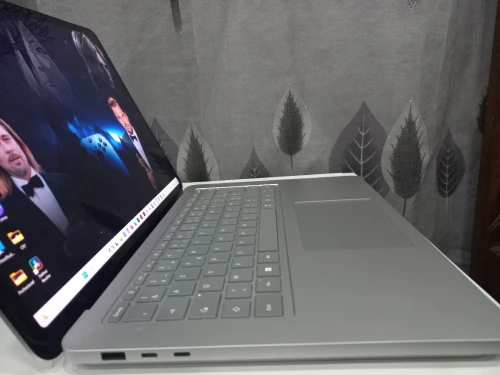 Microsoft Surface Laptop Studio 2 4050 RTX 32G RAM 1TO SSD