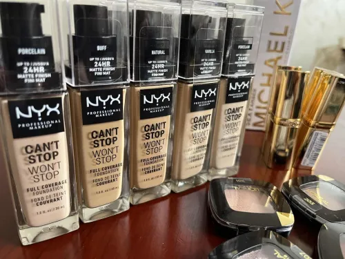 Lot de maquillage et parfums 